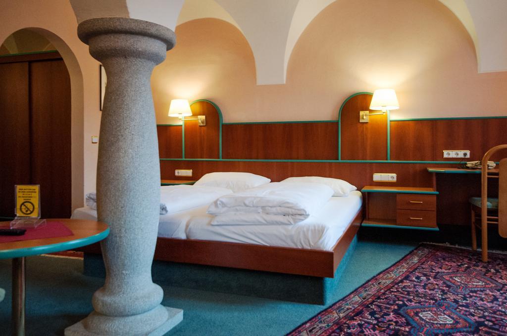 Hotel Gasthof Sonne Ашах-ан-дер-Донау Экстерьер фото